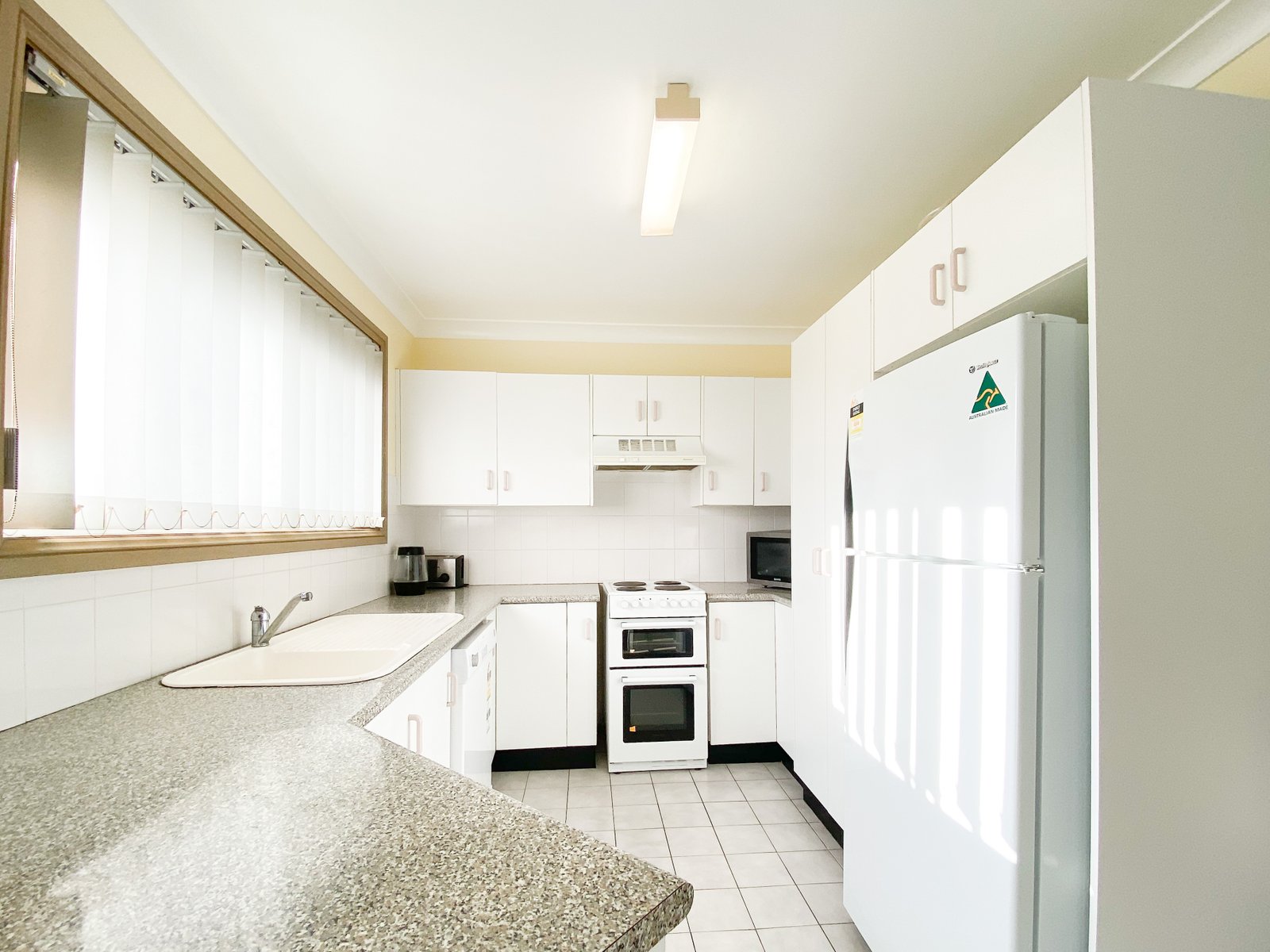 2/14 The Peninsula  CORLETTE 3