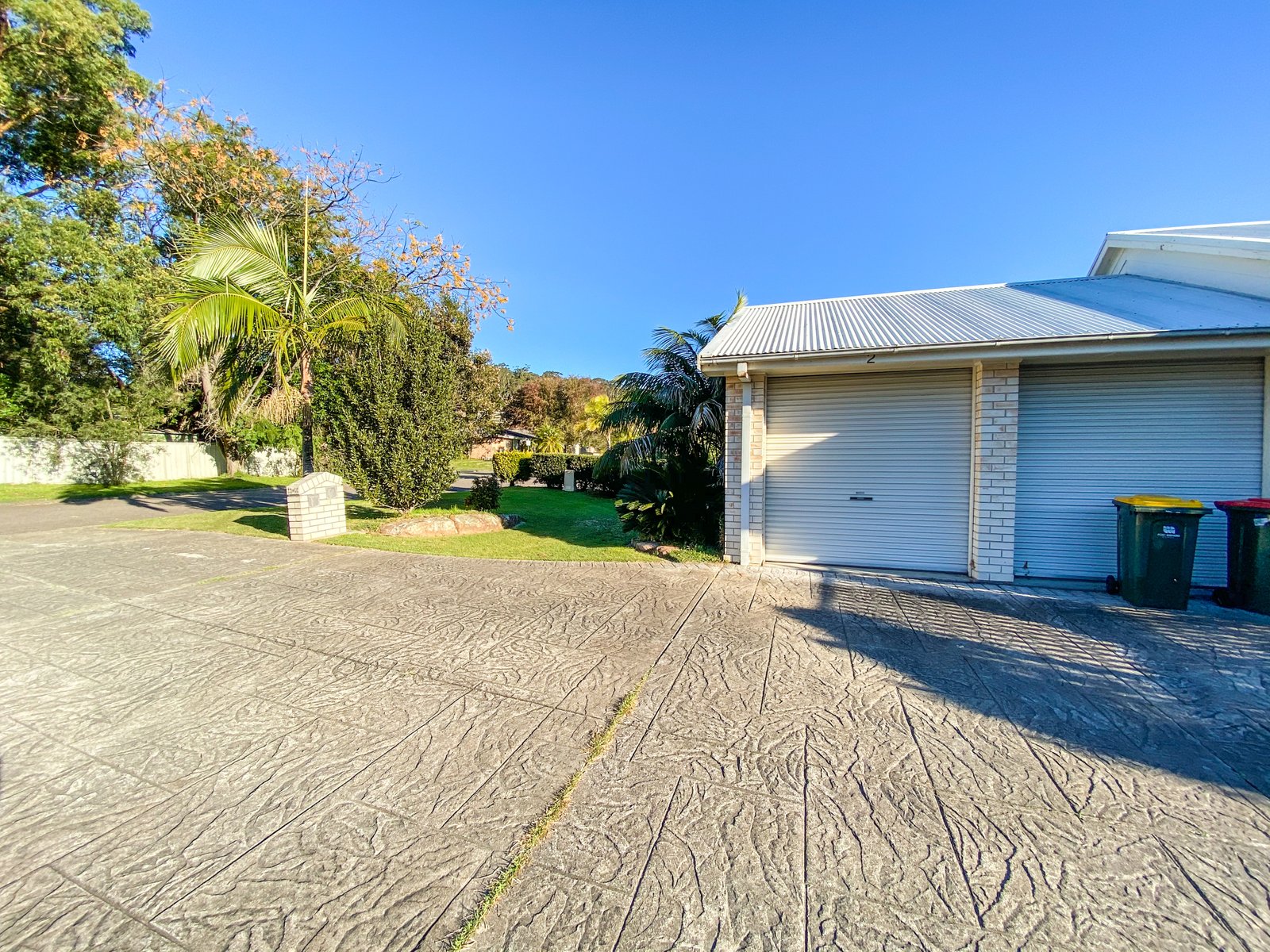 2/14 The Peninsula  CORLETTE 19