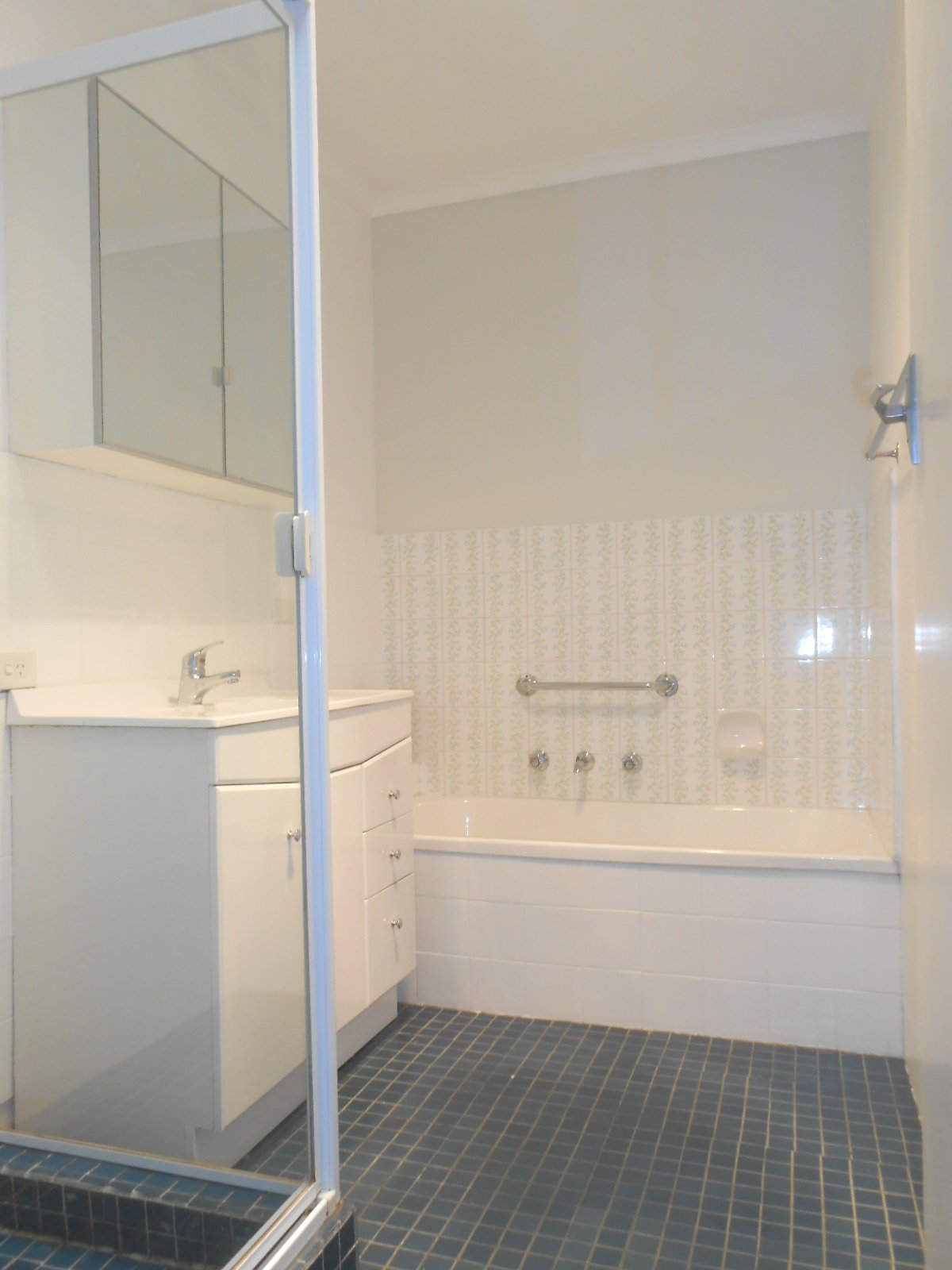 Gallery: 2/14 Wickham Road