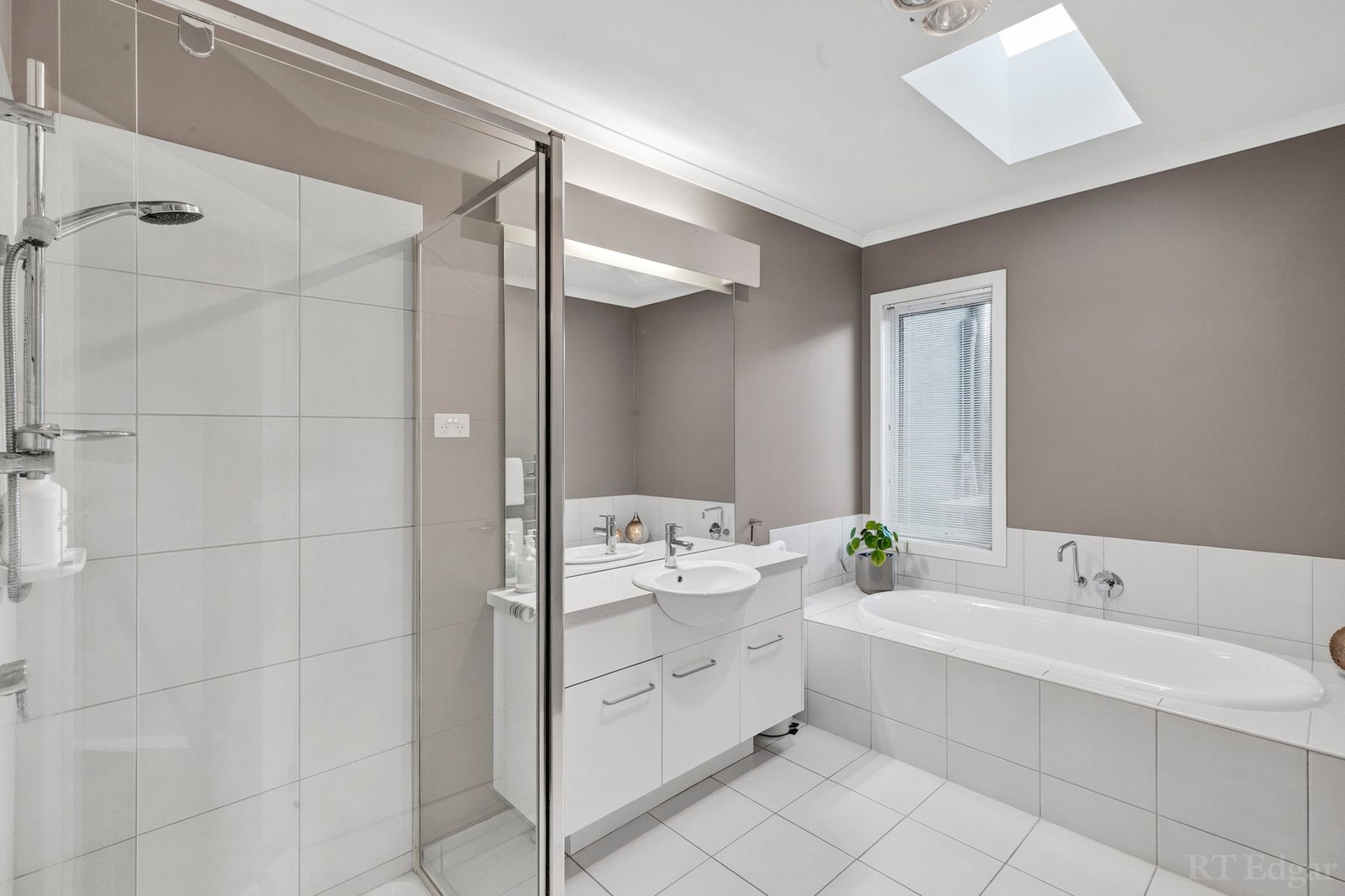 Real Estate and Property in 2140 Bellarine Highway, Point Lonsdale, VIC