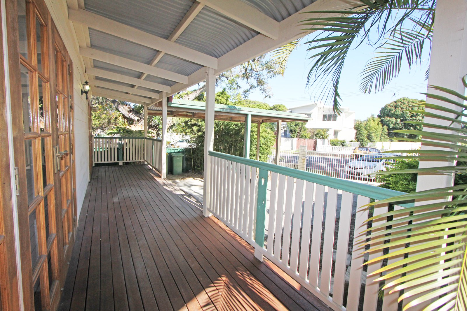 2/140 Eugaree Street SOUTHPORT 1