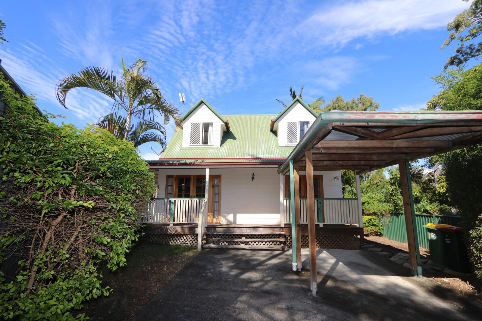 2/140 Eugaree Street SOUTHPORT 2