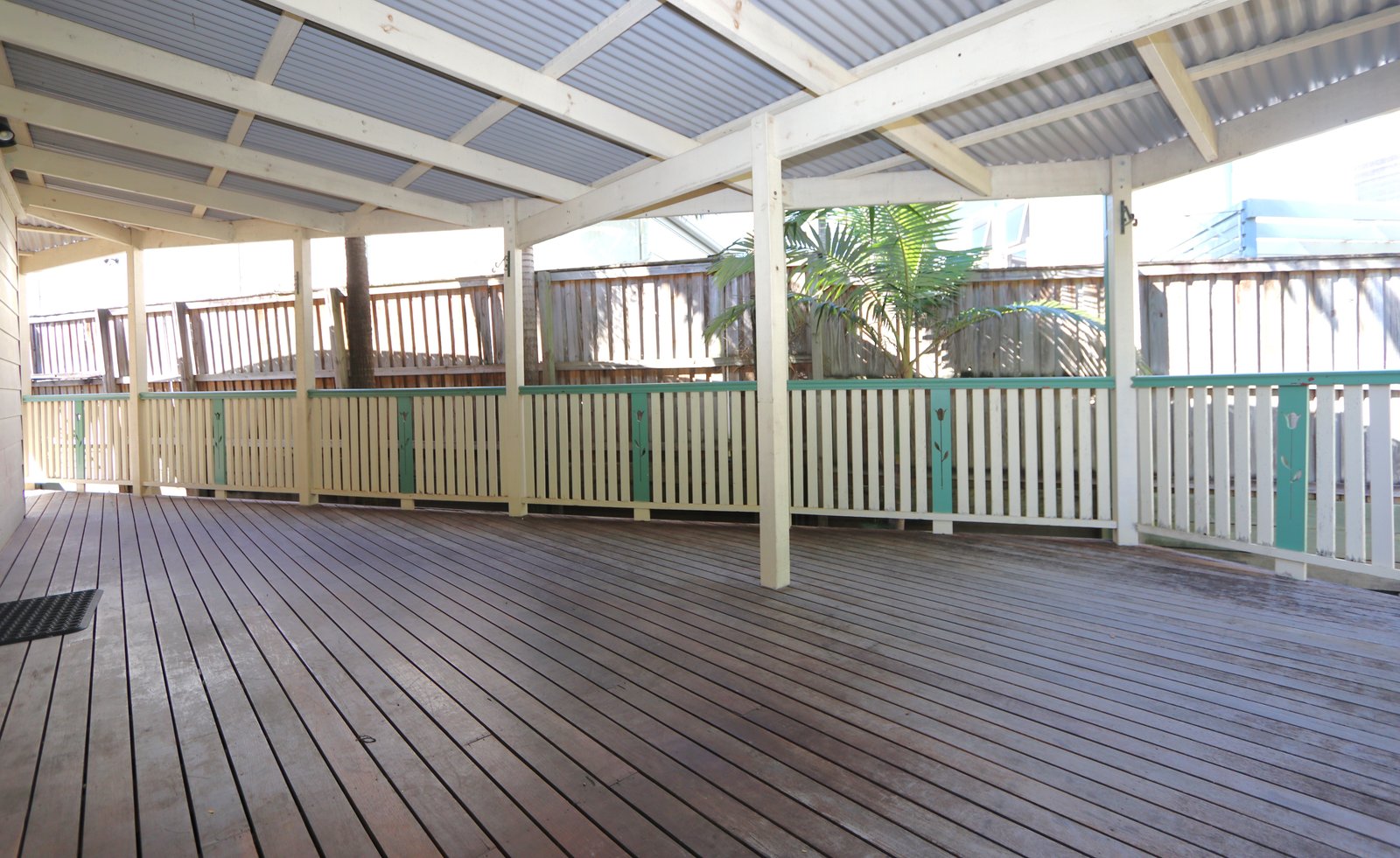 2/140 Eugaree Street SOUTHPORT 3
