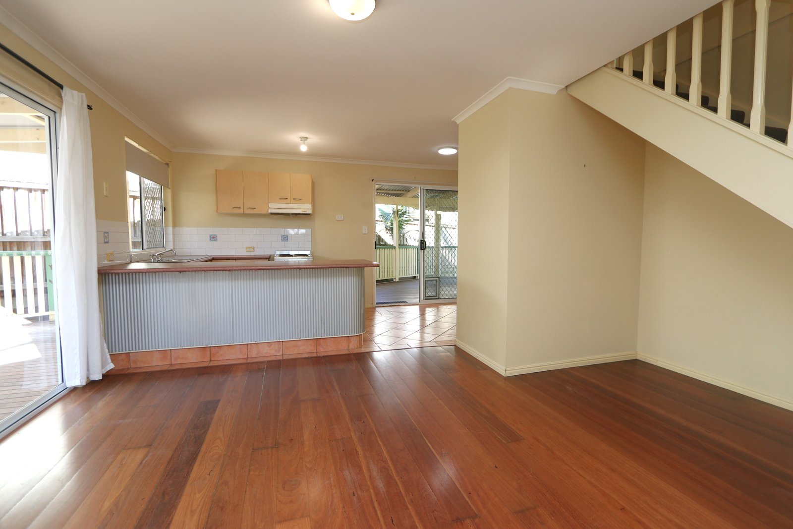 2/140 Eugaree Street SOUTHPORT 5