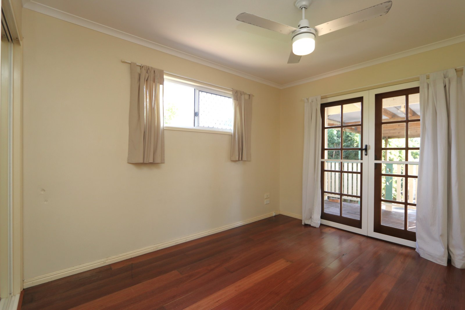 2/140 Eugaree Street SOUTHPORT 10