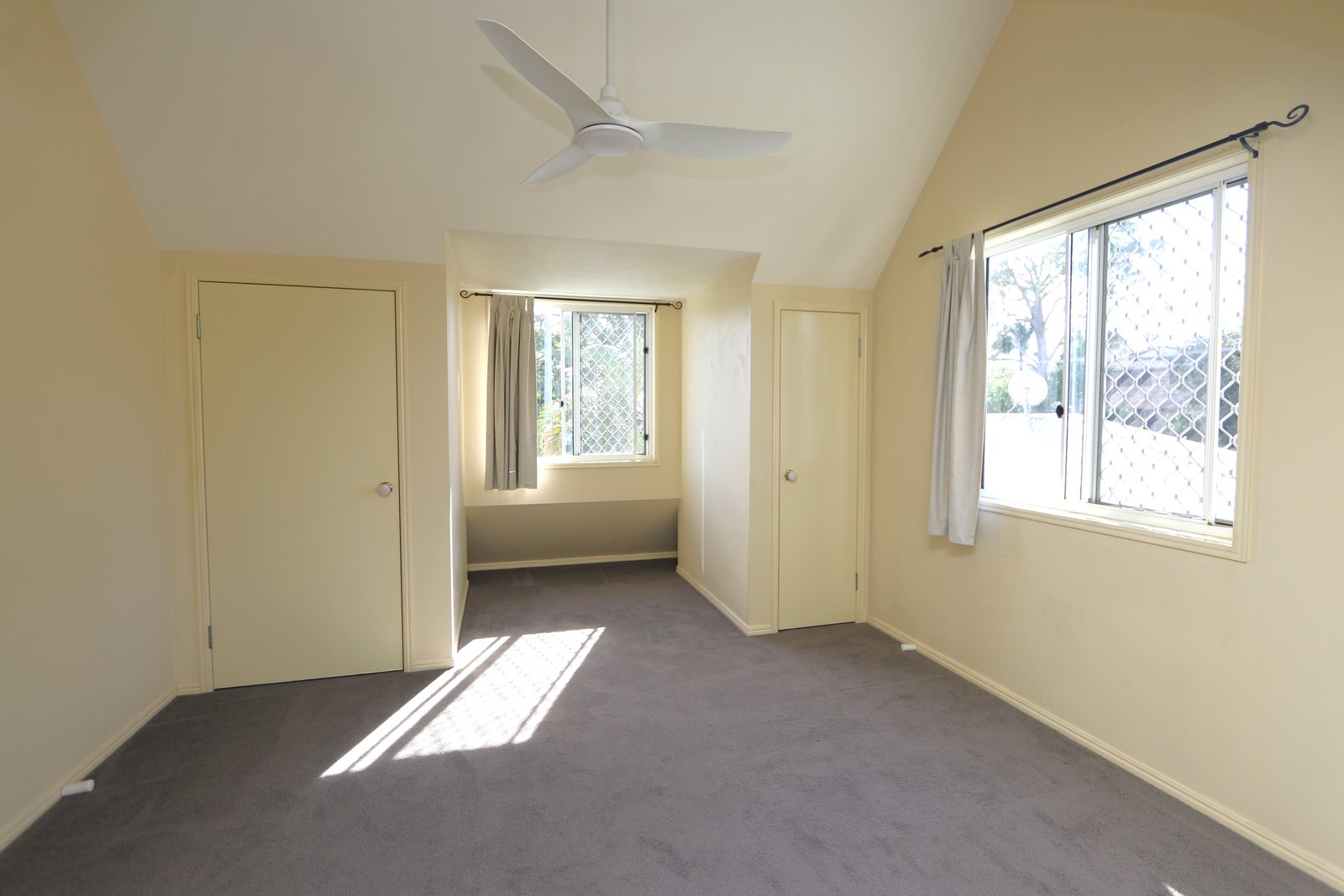2/140 Eugaree Street SOUTHPORT 12