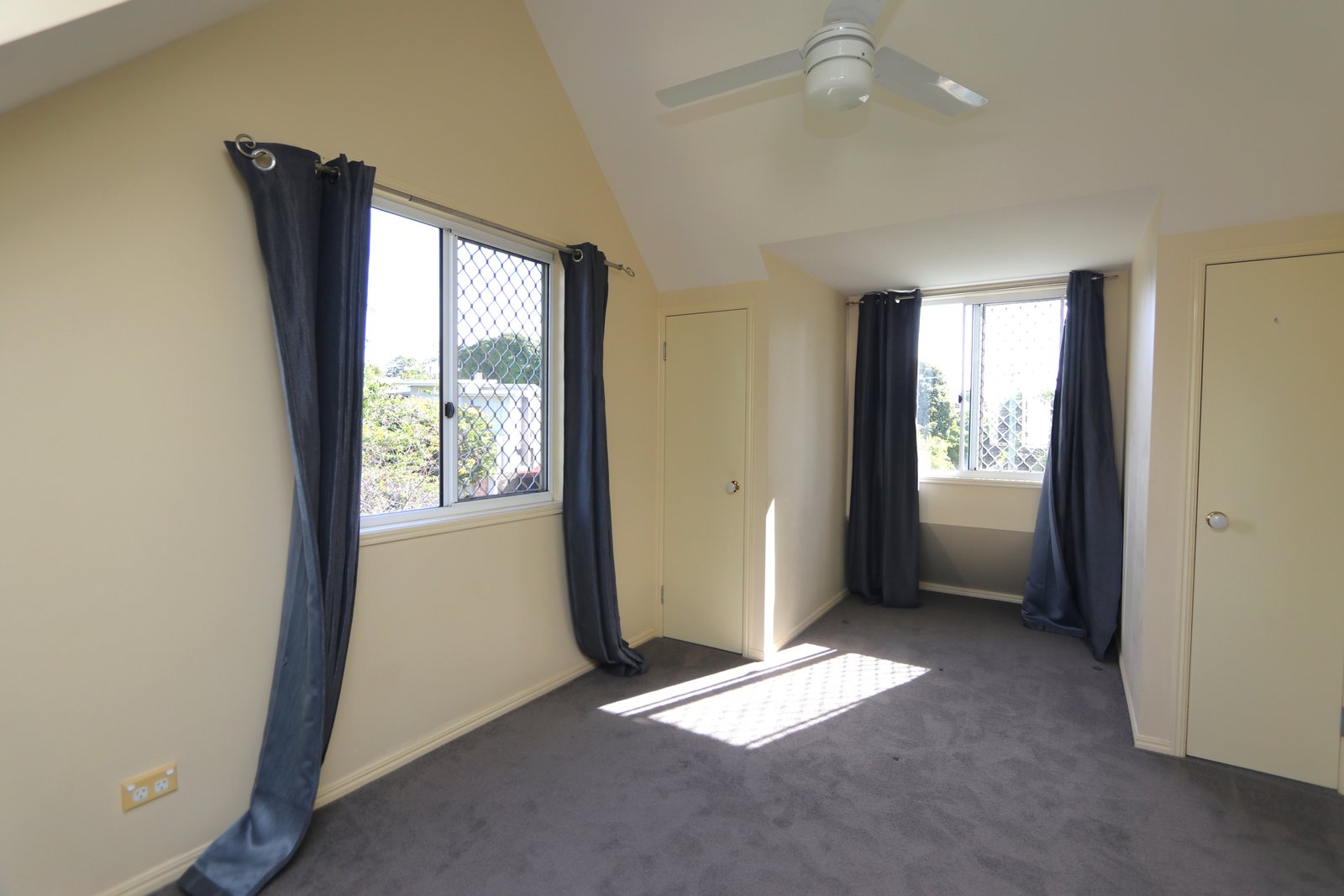 2/140 Eugaree Street SOUTHPORT 13