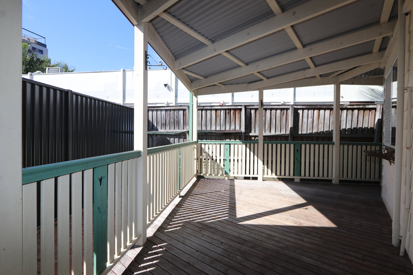 2/140 Eugaree Street SOUTHPORT 14