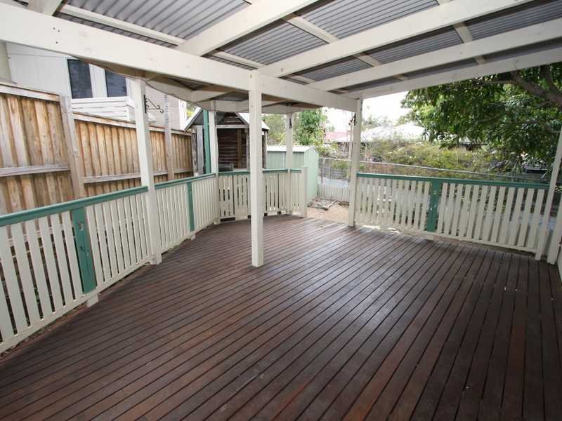 2/140 Eugaree Street SOUTHPORT 2