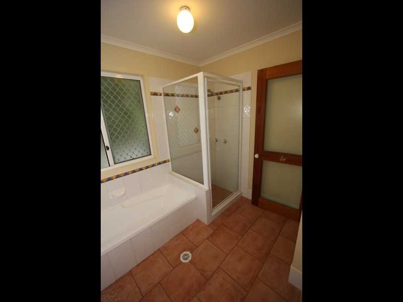 2/140 Eugaree Street SOUTHPORT 7