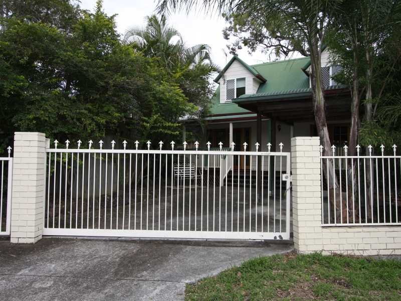 2/140 Eugaree Street SOUTHPORT 8