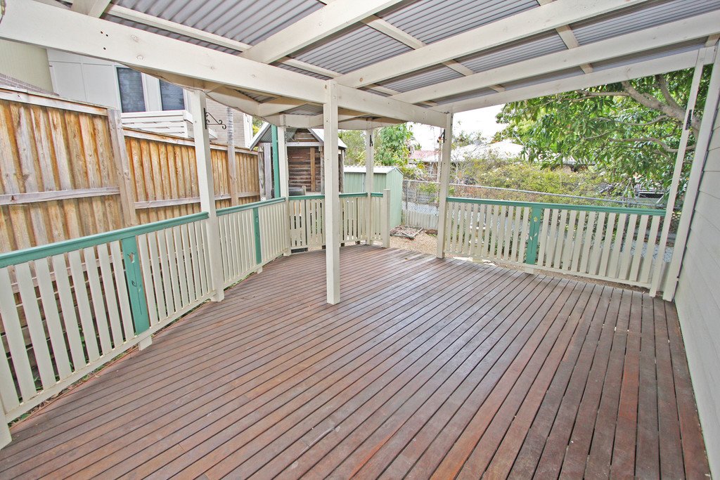 2/140 Eugaree Street SOUTHPORT 2