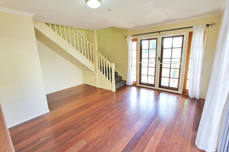 2/140 Eugaree Street SOUTHPORT 4