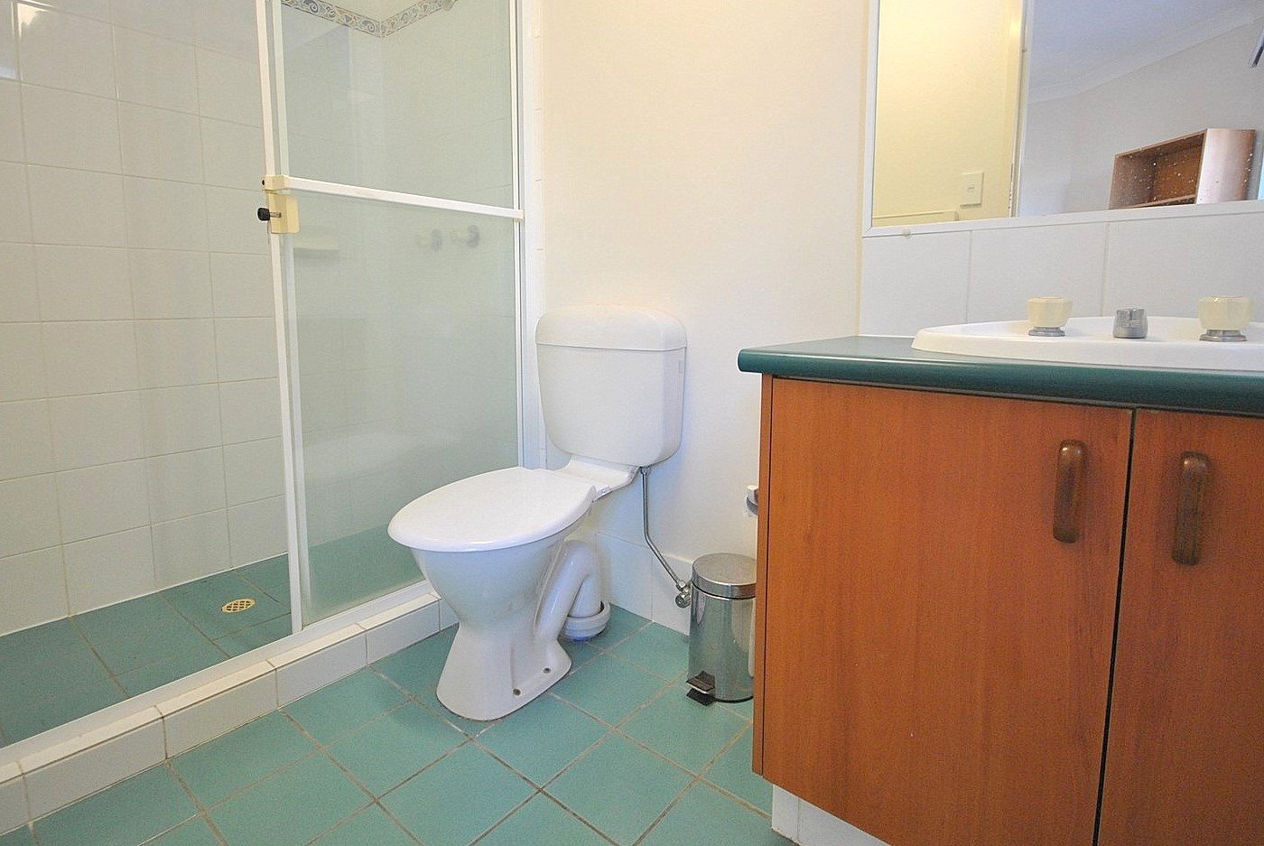 2/140 Marine Parade SOUTHPORT 4