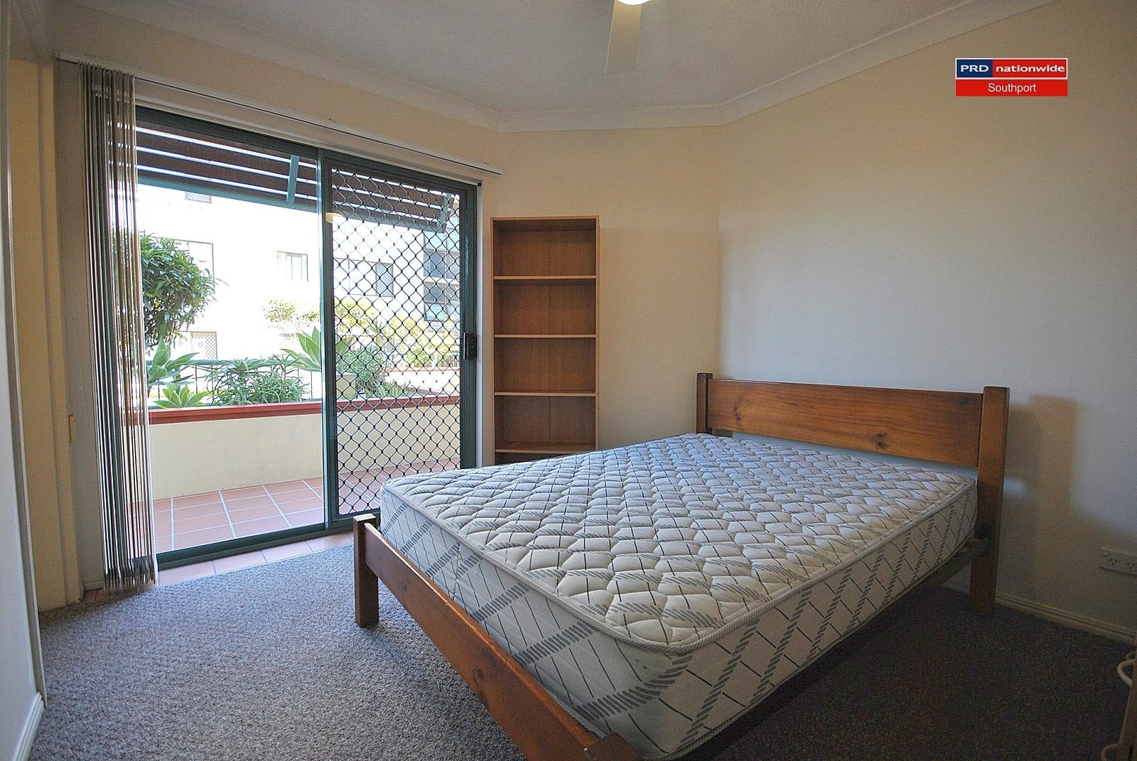 2/140 Marine Parade SOUTHPORT 5