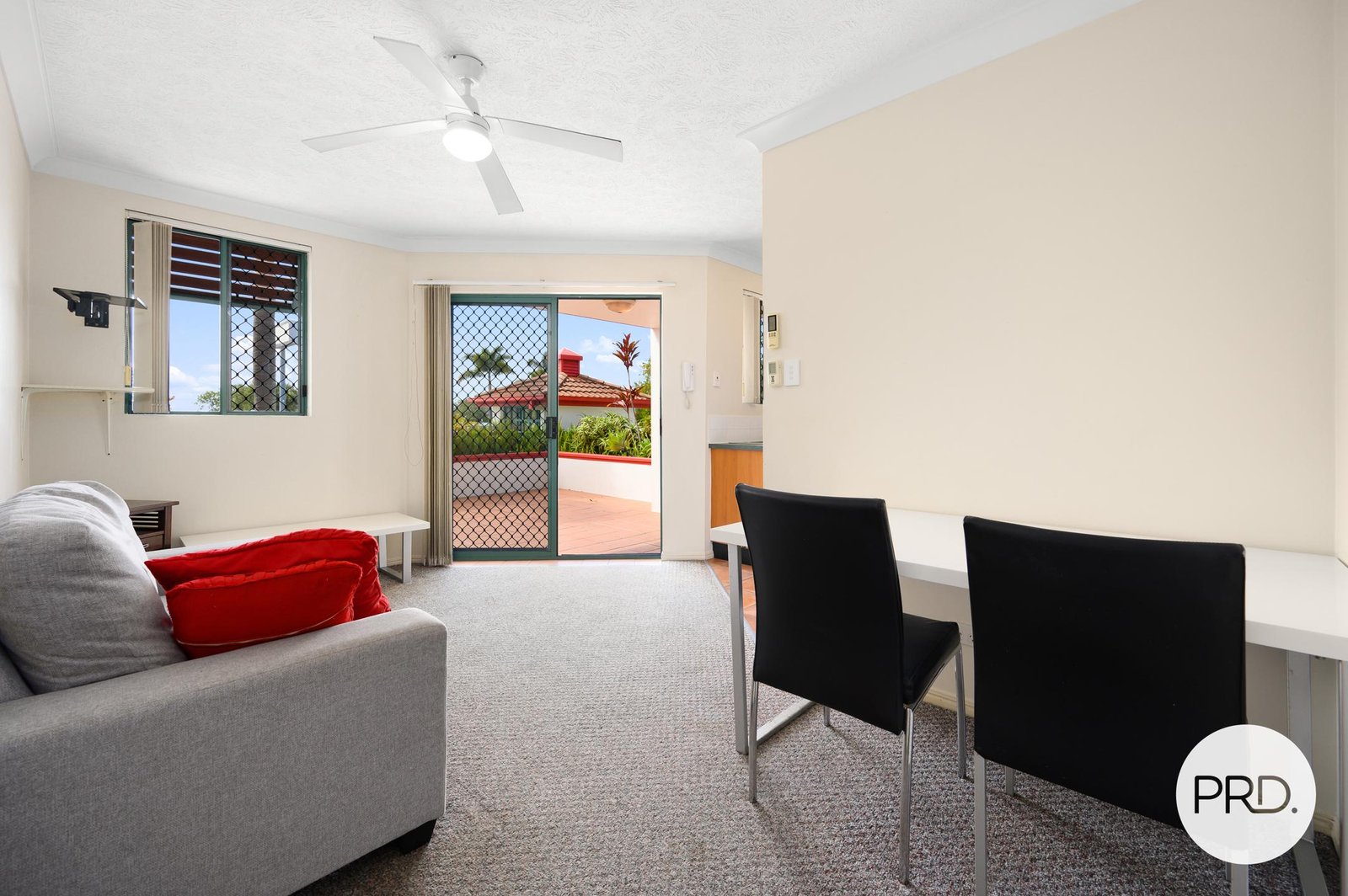 2/140 Marine Parade SOUTHPORT 5