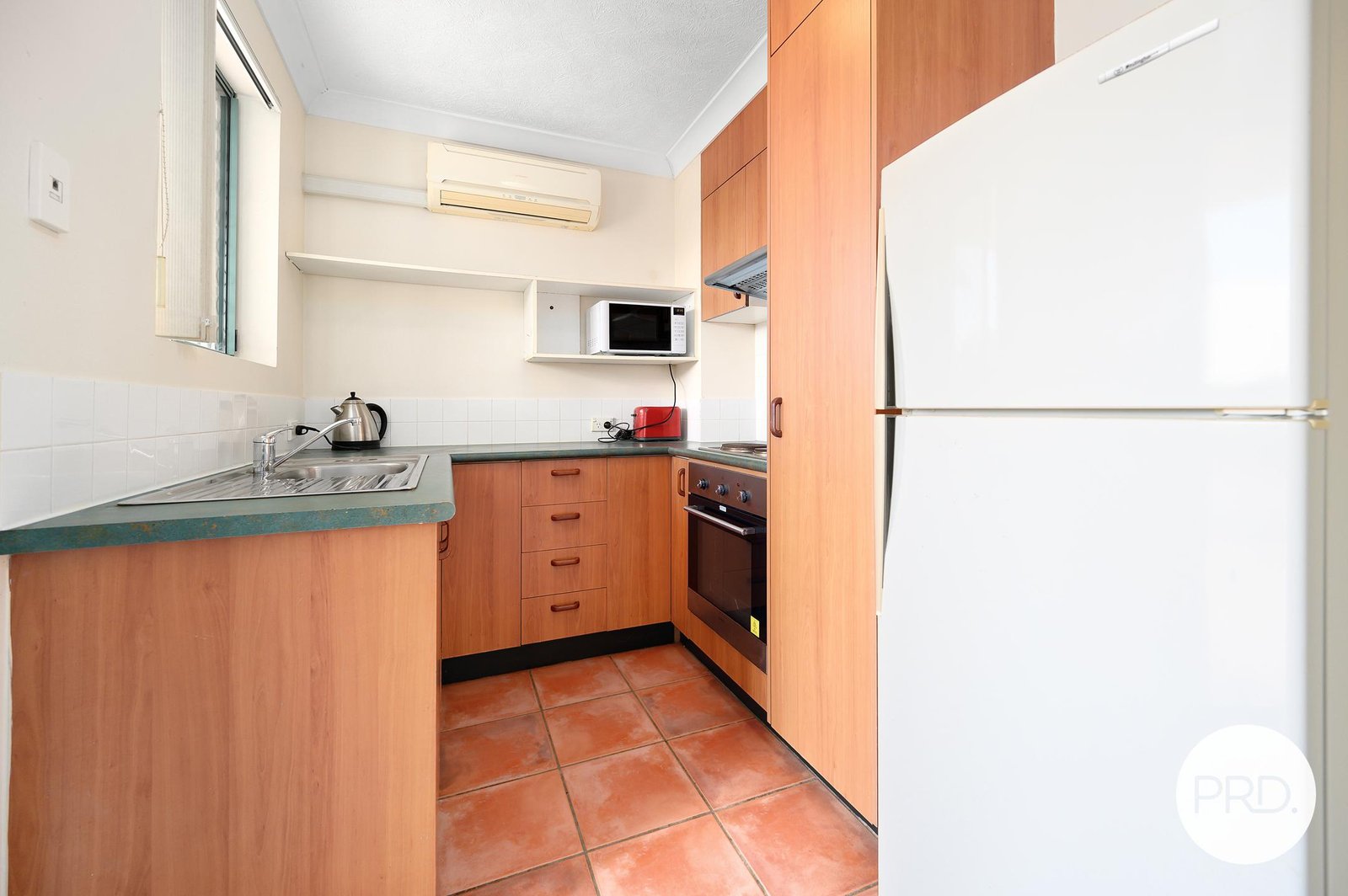 2/140 Marine Parade SOUTHPORT 6