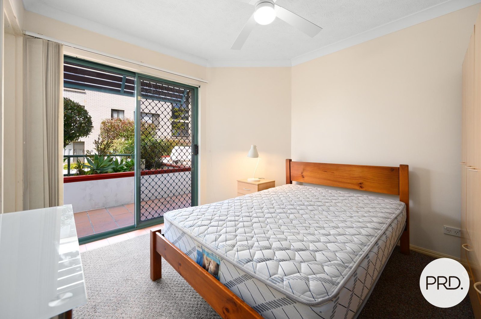 2/140 Marine Parade SOUTHPORT 8