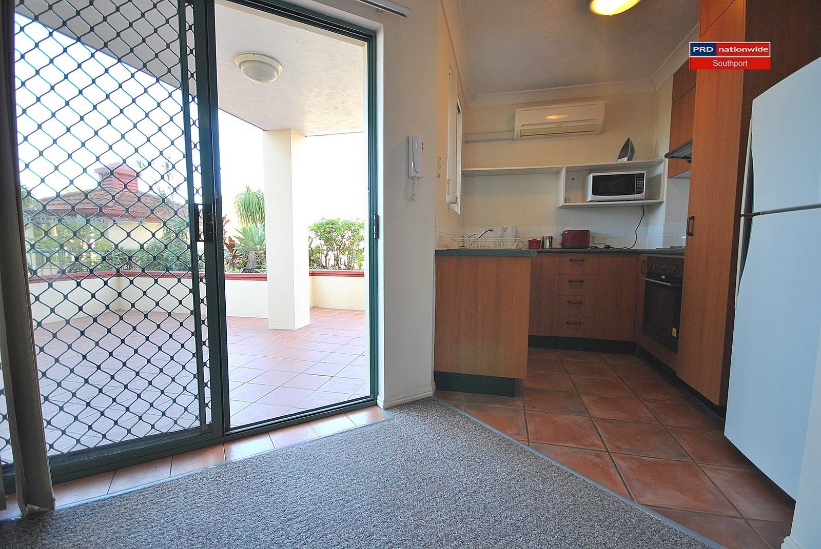 2/140 Marine Parade SOUTHPORT 2