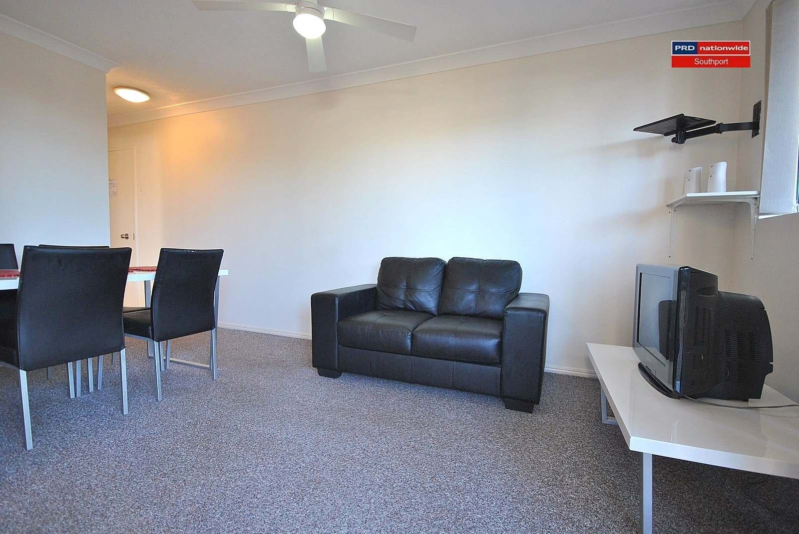 2/140 Marine Parade SOUTHPORT 3