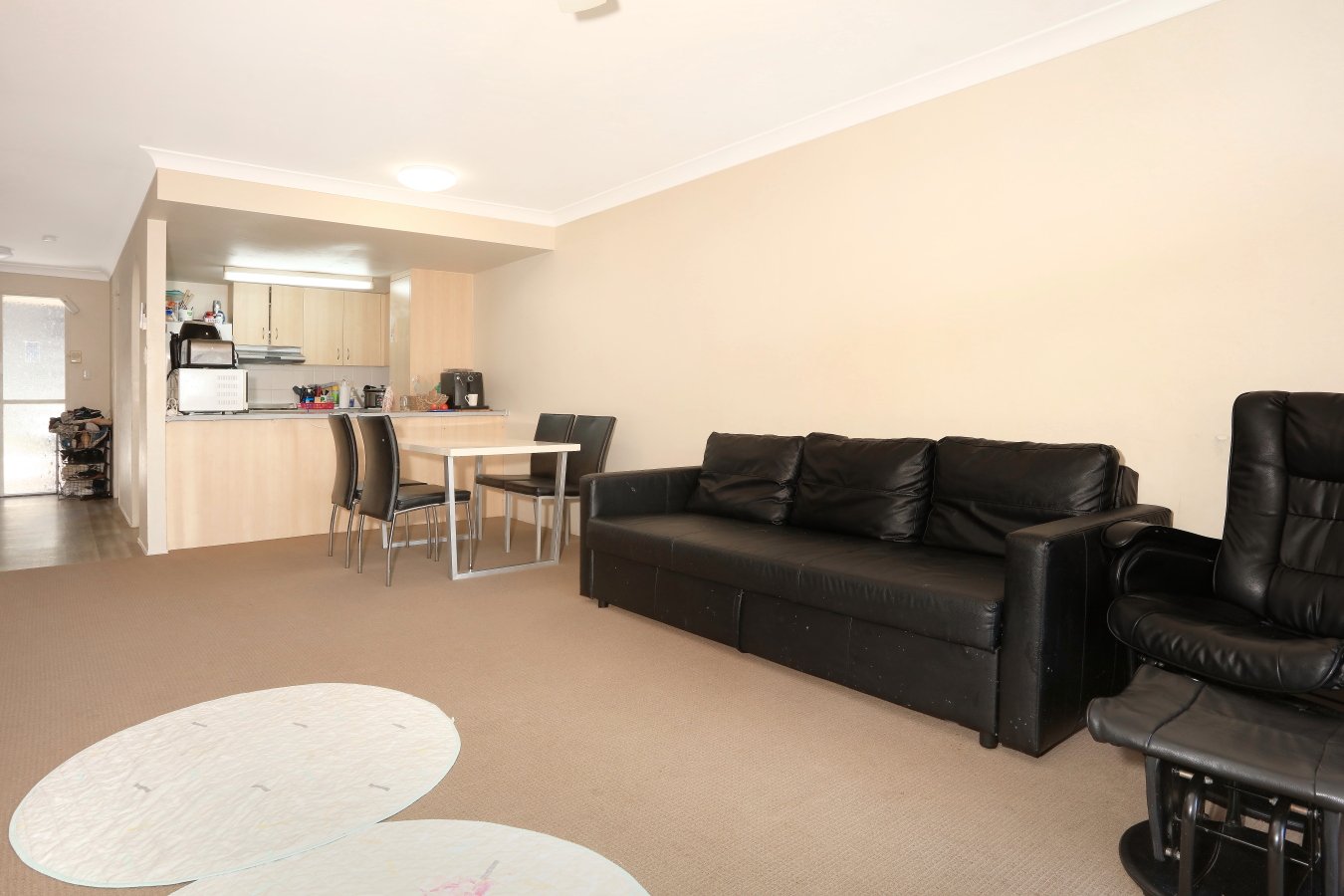 2/145 Government Road LABRADOR 2