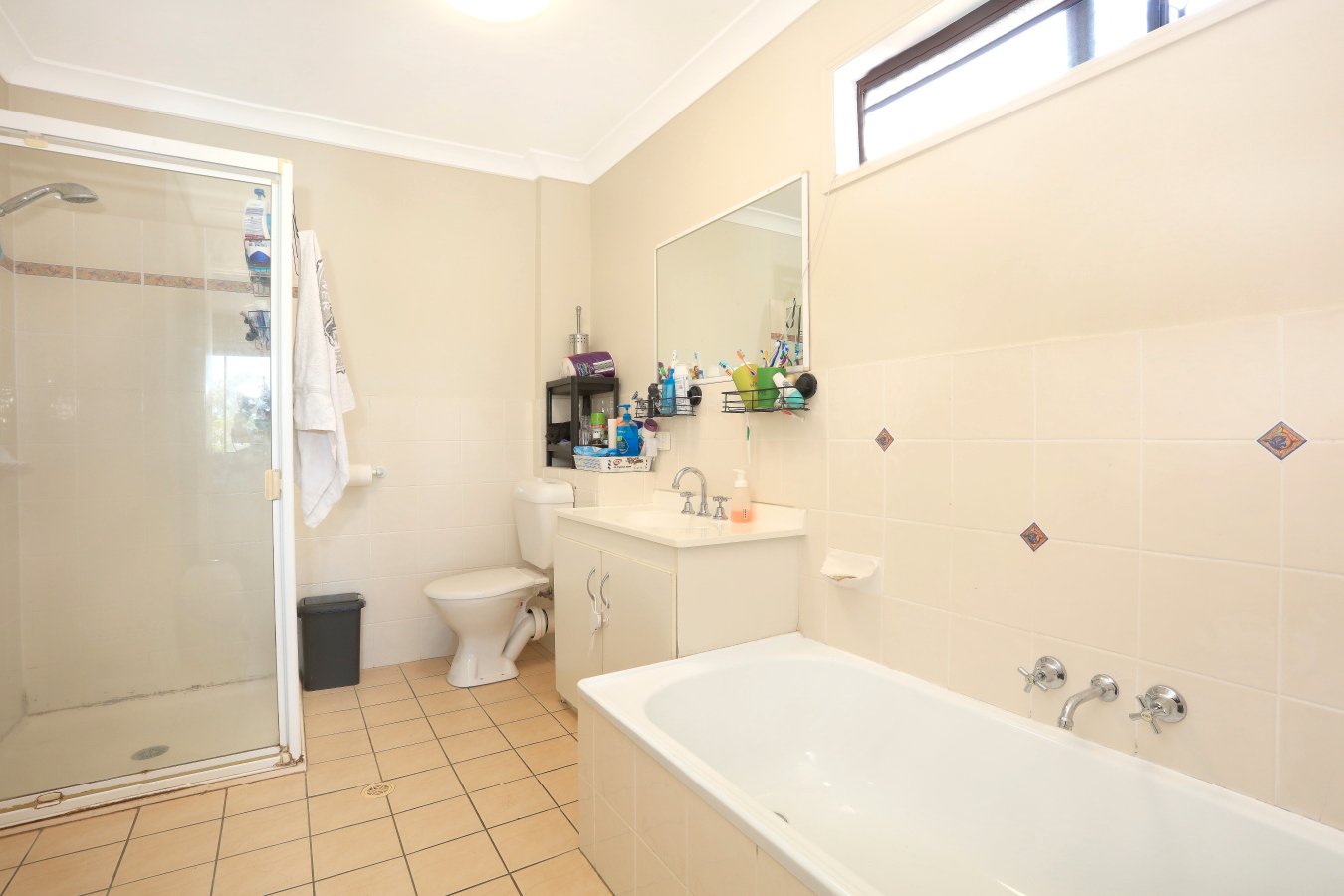2/145 Government Road LABRADOR 8