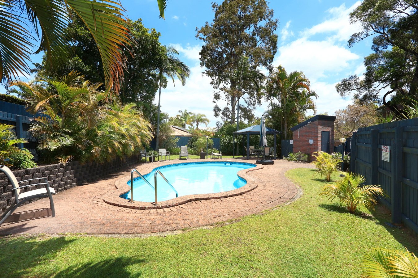 2/145 Government Road LABRADOR 10