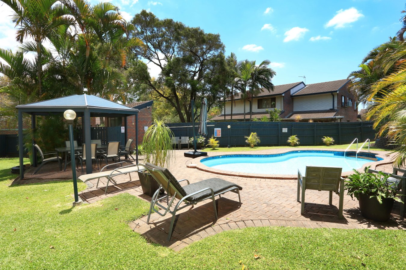2/145 Government Road LABRADOR 11