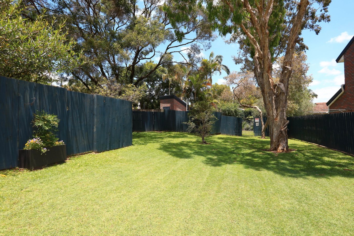 2/145 Government Road LABRADOR 12