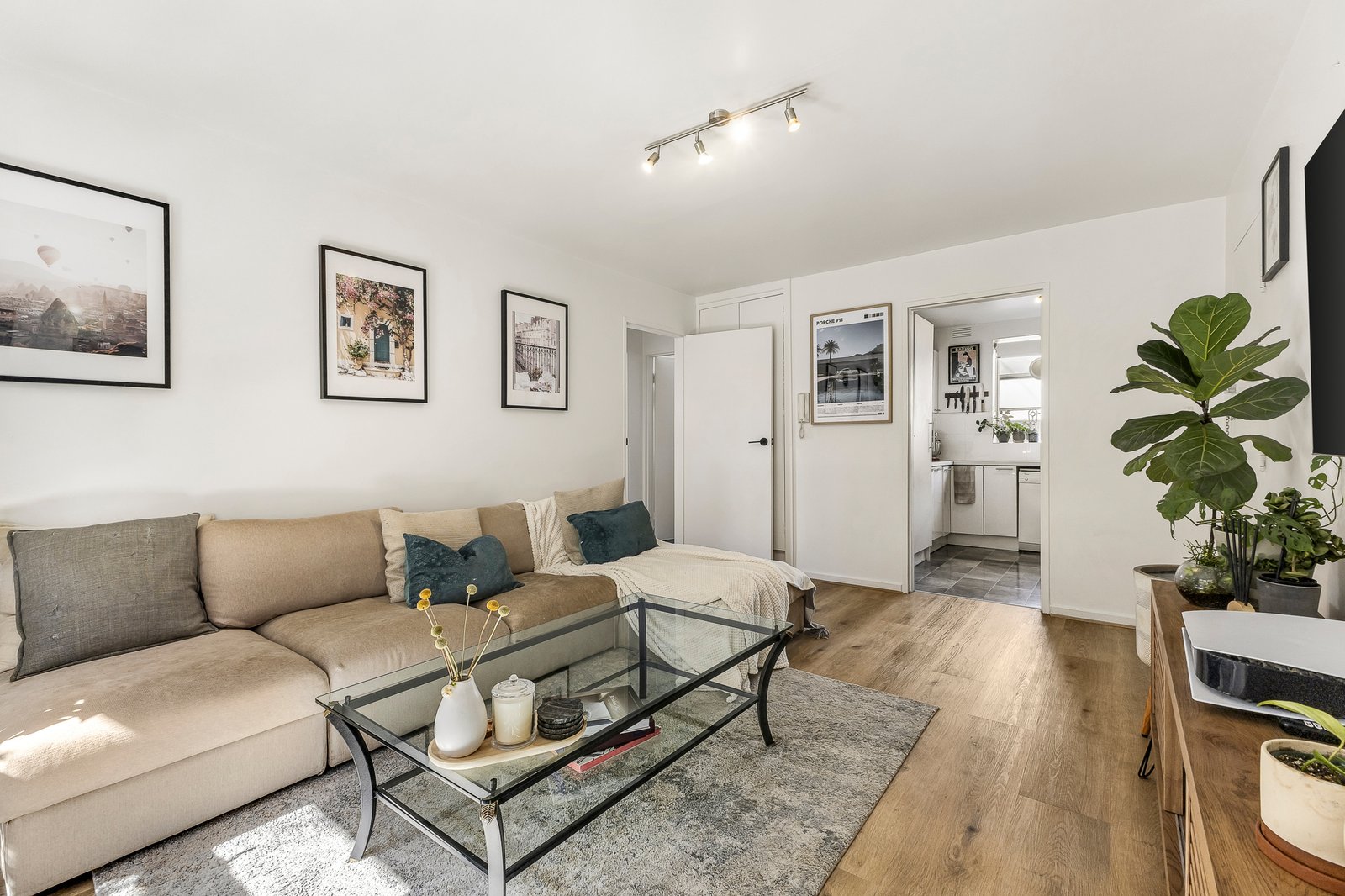 Gallery: 2/145A Hotham Street