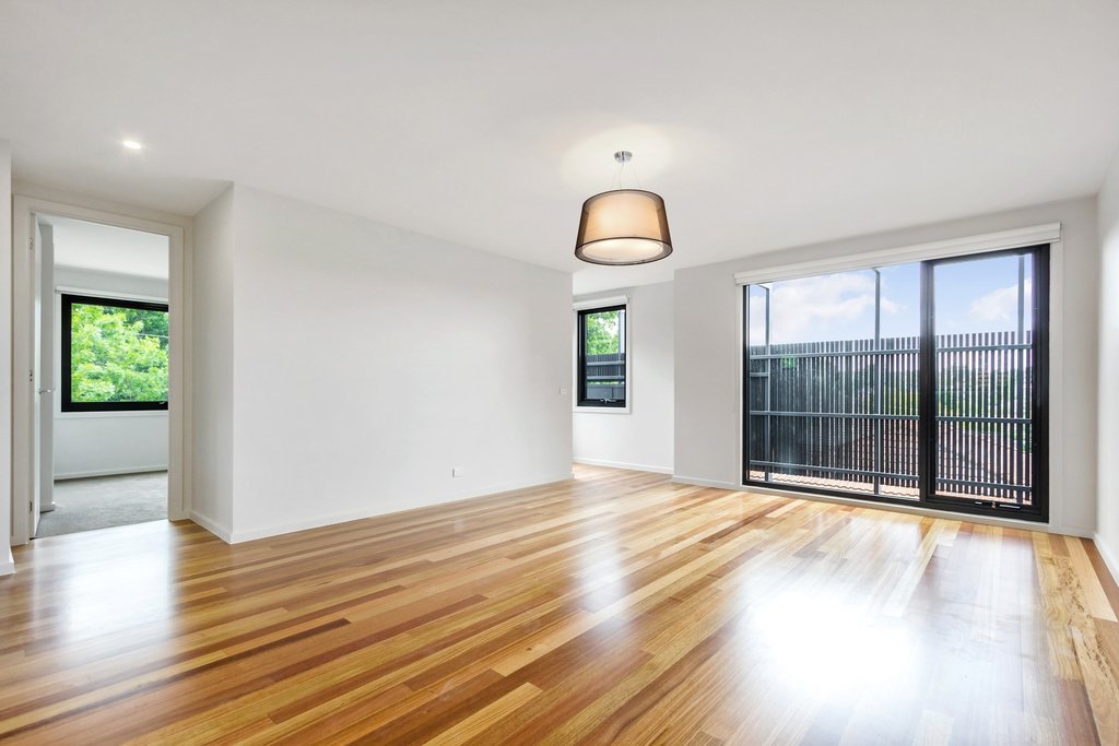 Real Estate and Property in 2/146 Thames Street, Box Hill North, VIC