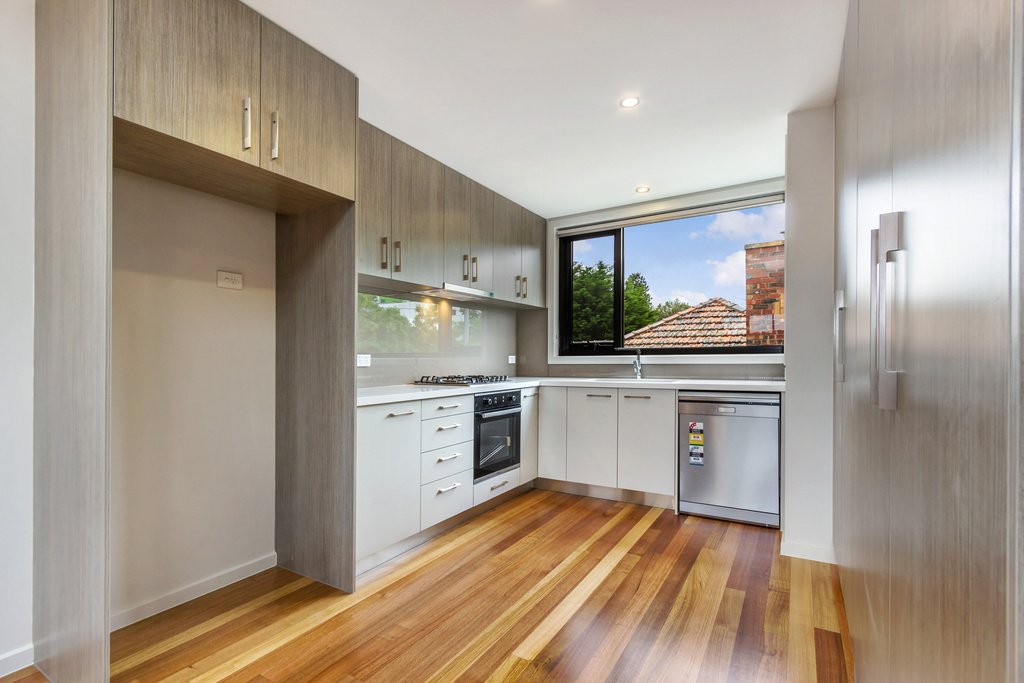 Real Estate and Property in 2/146 Thames Street, Box Hill North, VIC