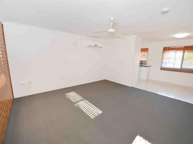 2/15 CARINYA Drive CLINTON 7