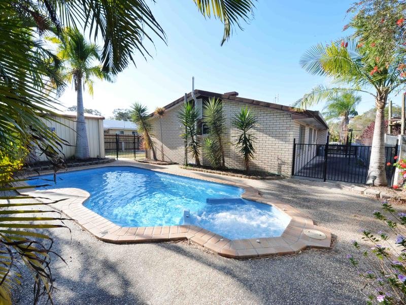 2/15 CARINYA Drive CLINTON 14