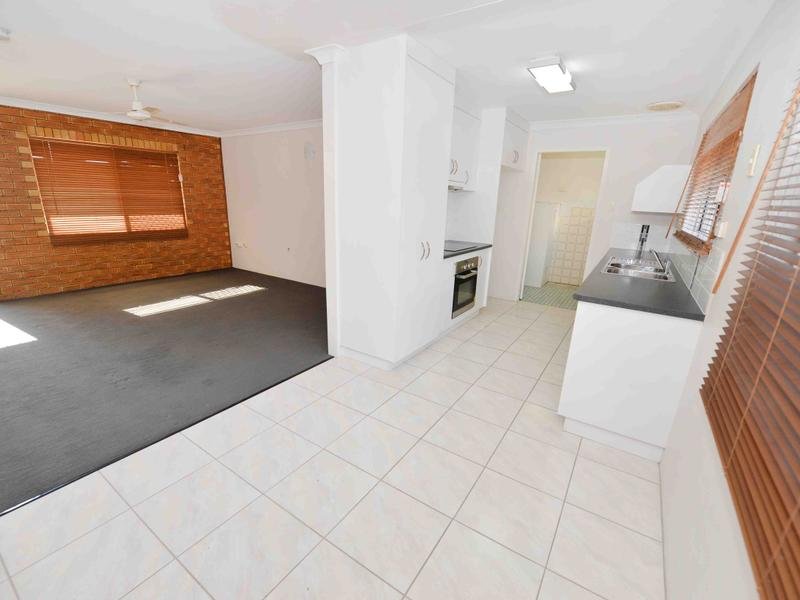 2/15 CARINYA Drive CLINTON 2