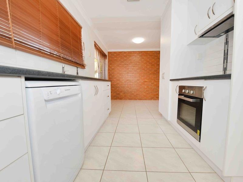 2/15 CARINYA Drive CLINTON 6