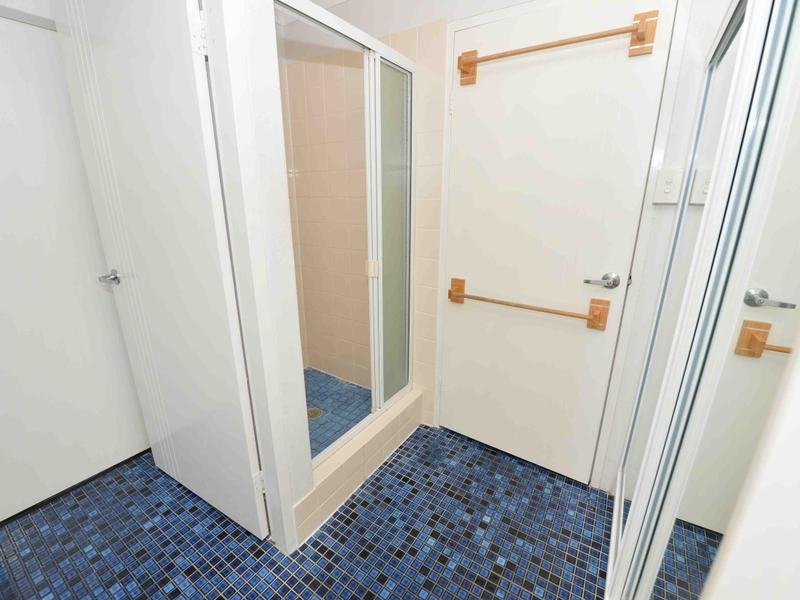 2/15 CARINYA Drive CLINTON 11