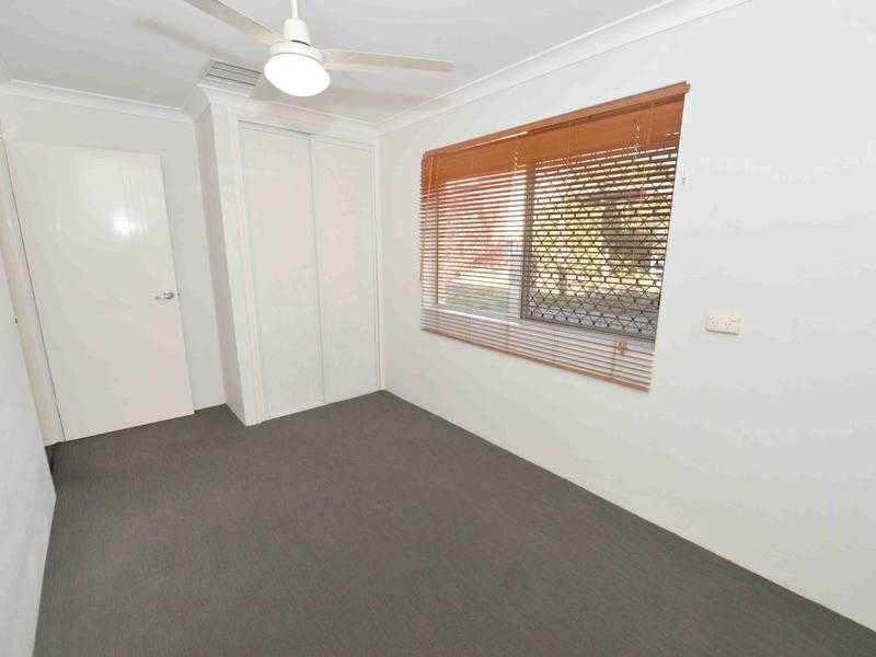 2/15 Carinya Drive CLINTON 9