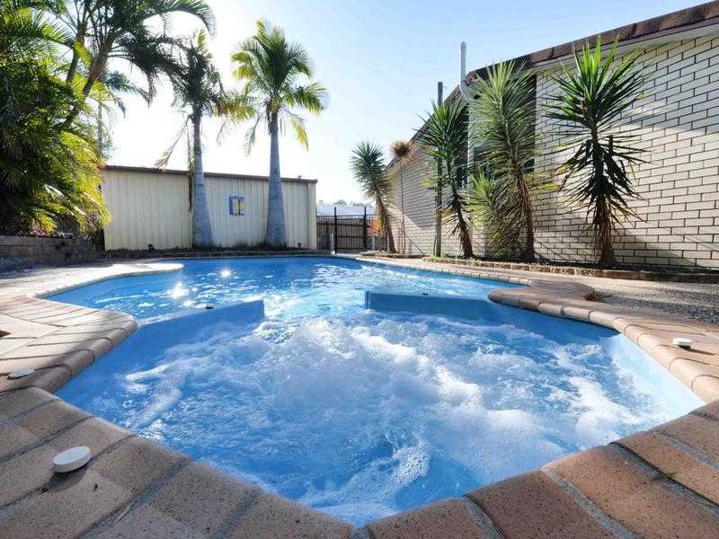 2/15 Carinya Drive CLINTON 14