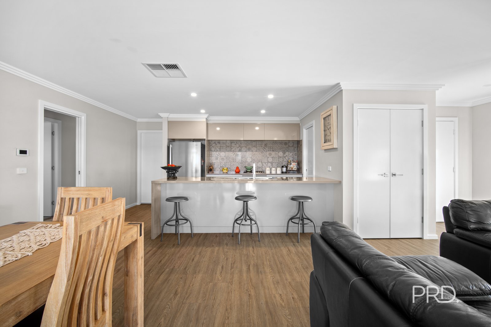 2/15 Chang Avenue LLOYD 2