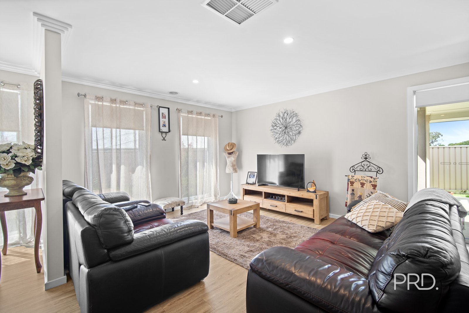 2/15 Chang Avenue LLOYD 5