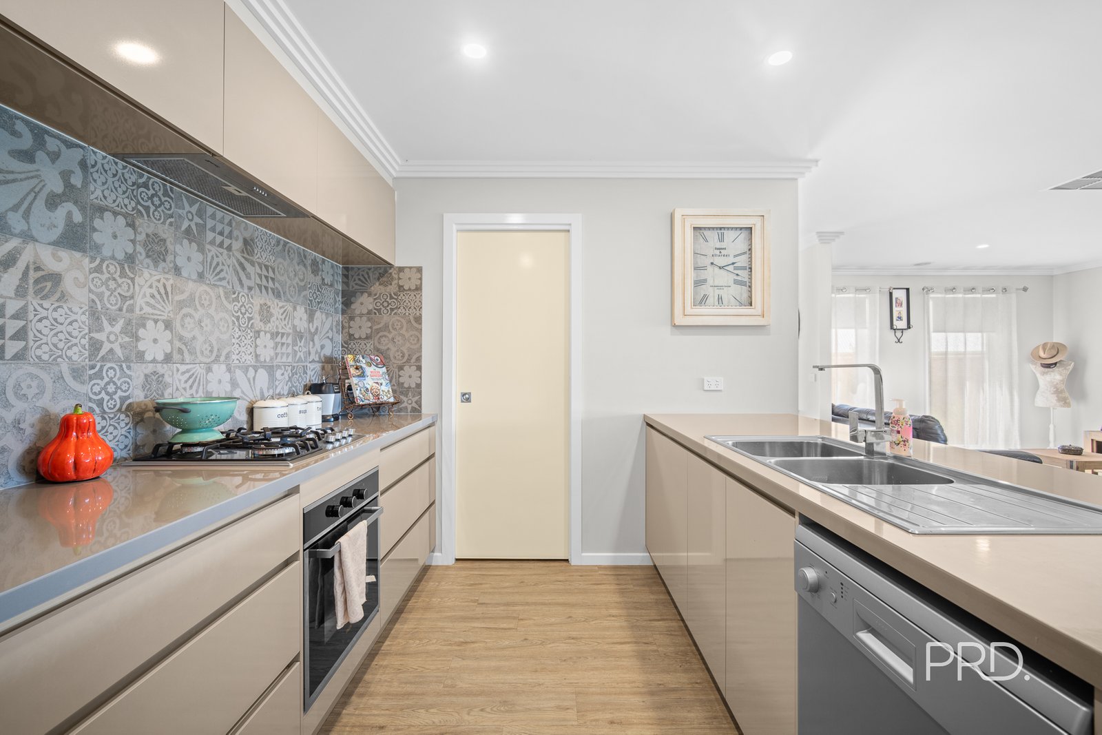 2/15 Chang Avenue LLOYD 6