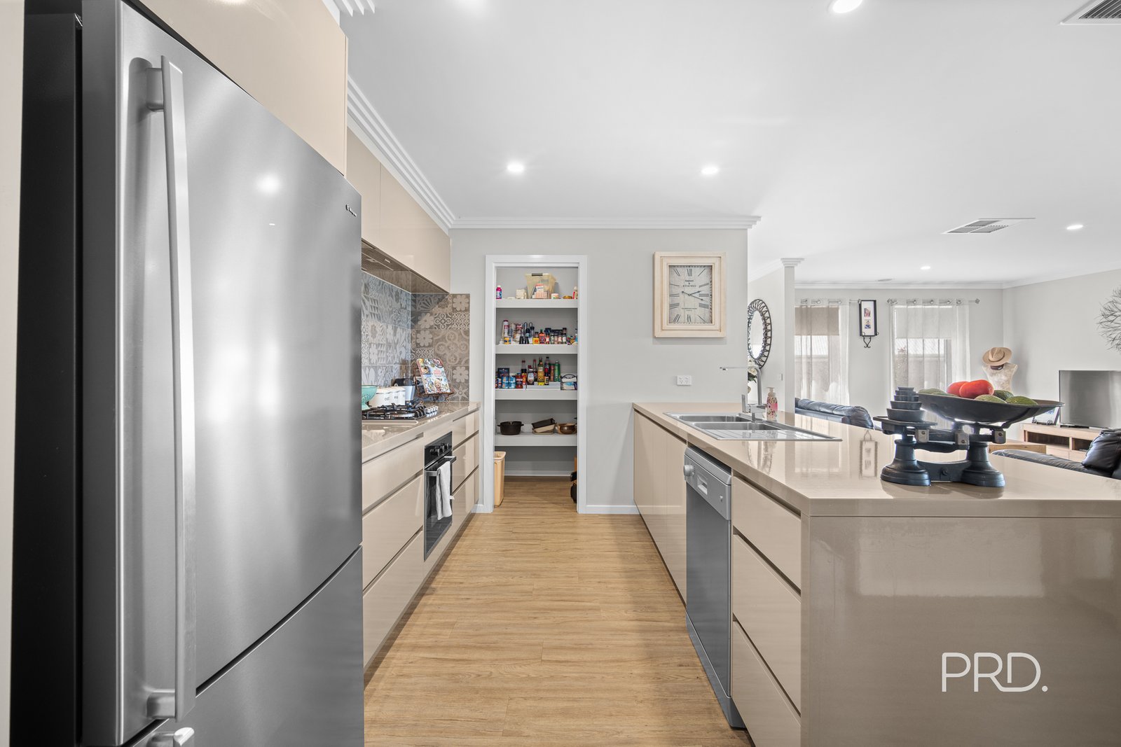 2/15 Chang Avenue LLOYD 7