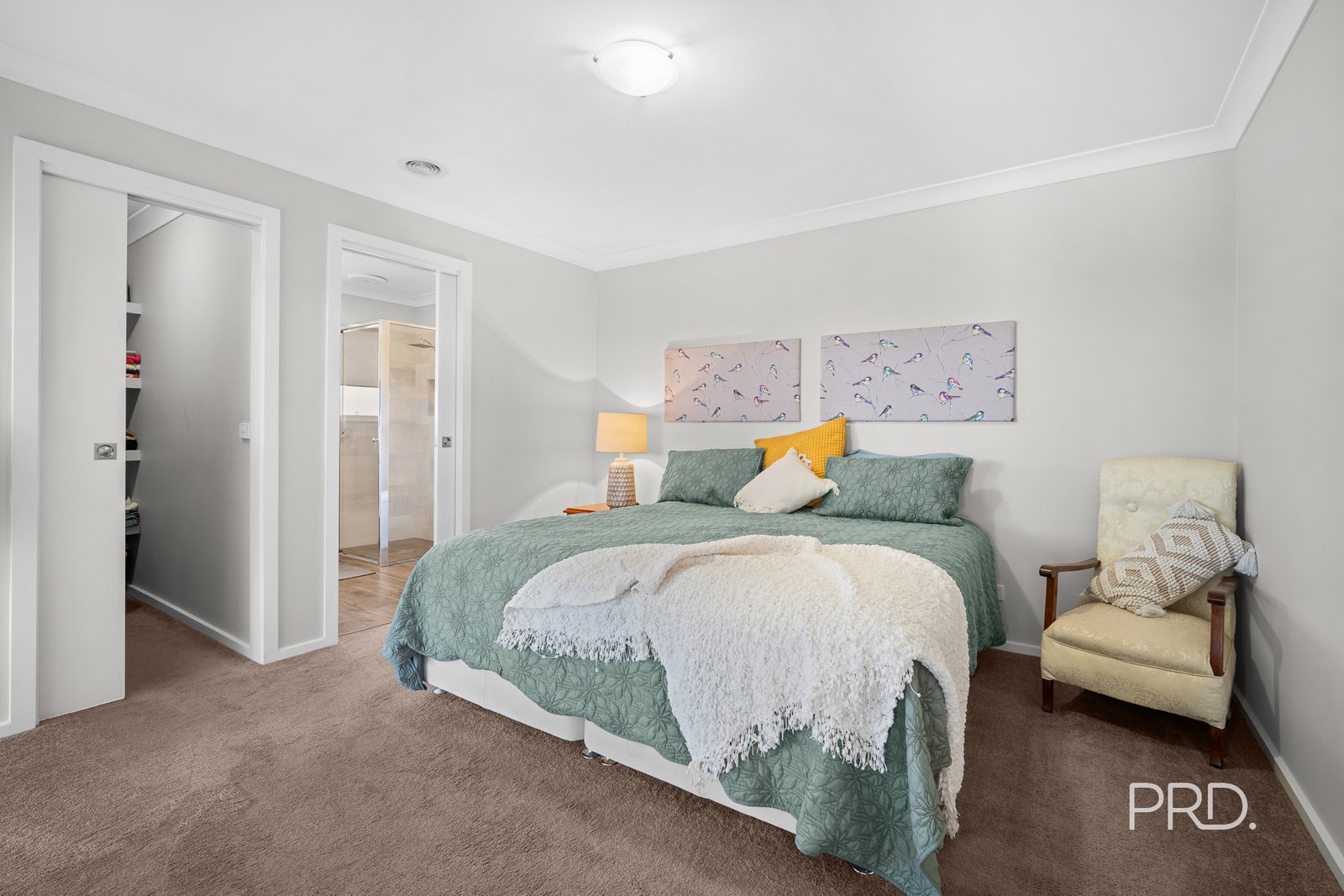 2/15 Chang Avenue LLOYD 8