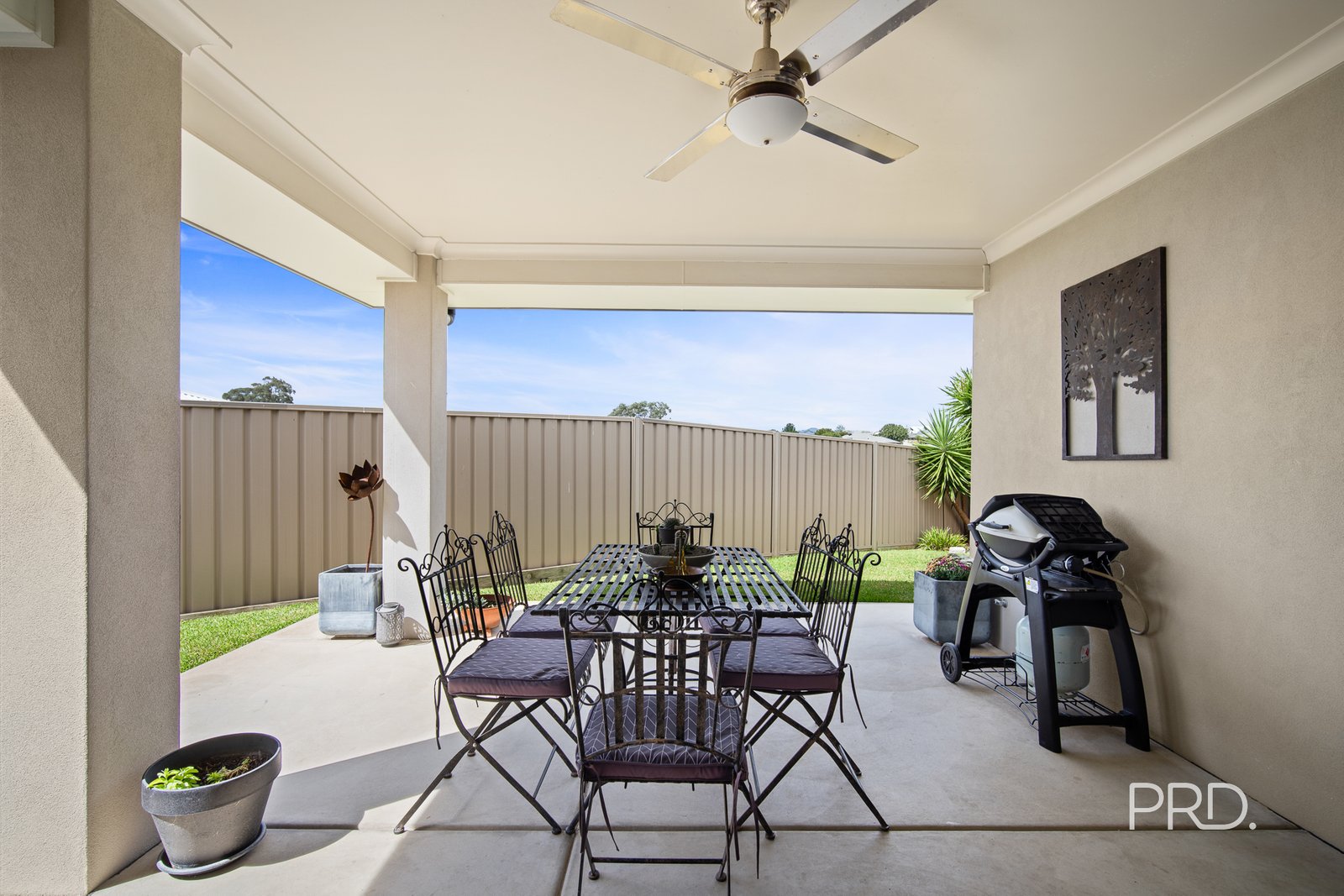 2/15 Chang Avenue LLOYD 16