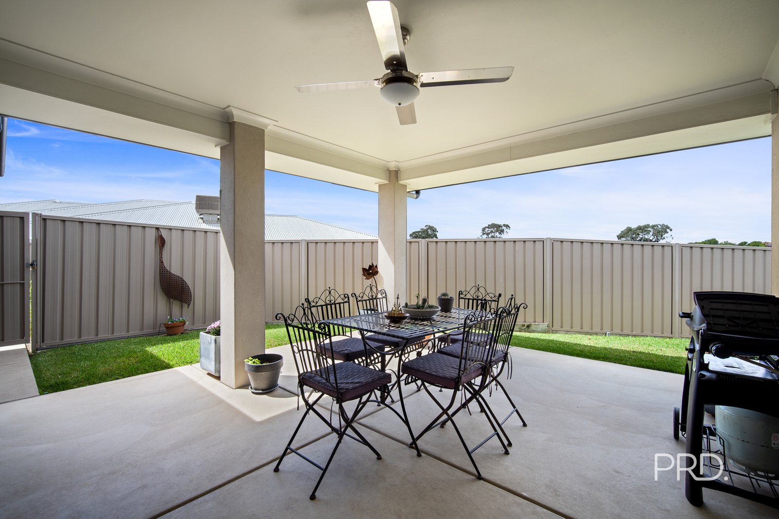 2/15 Chang Avenue LLOYD 17