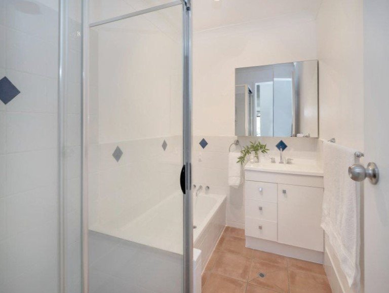 215 Cotlew Street ASHMORE 8