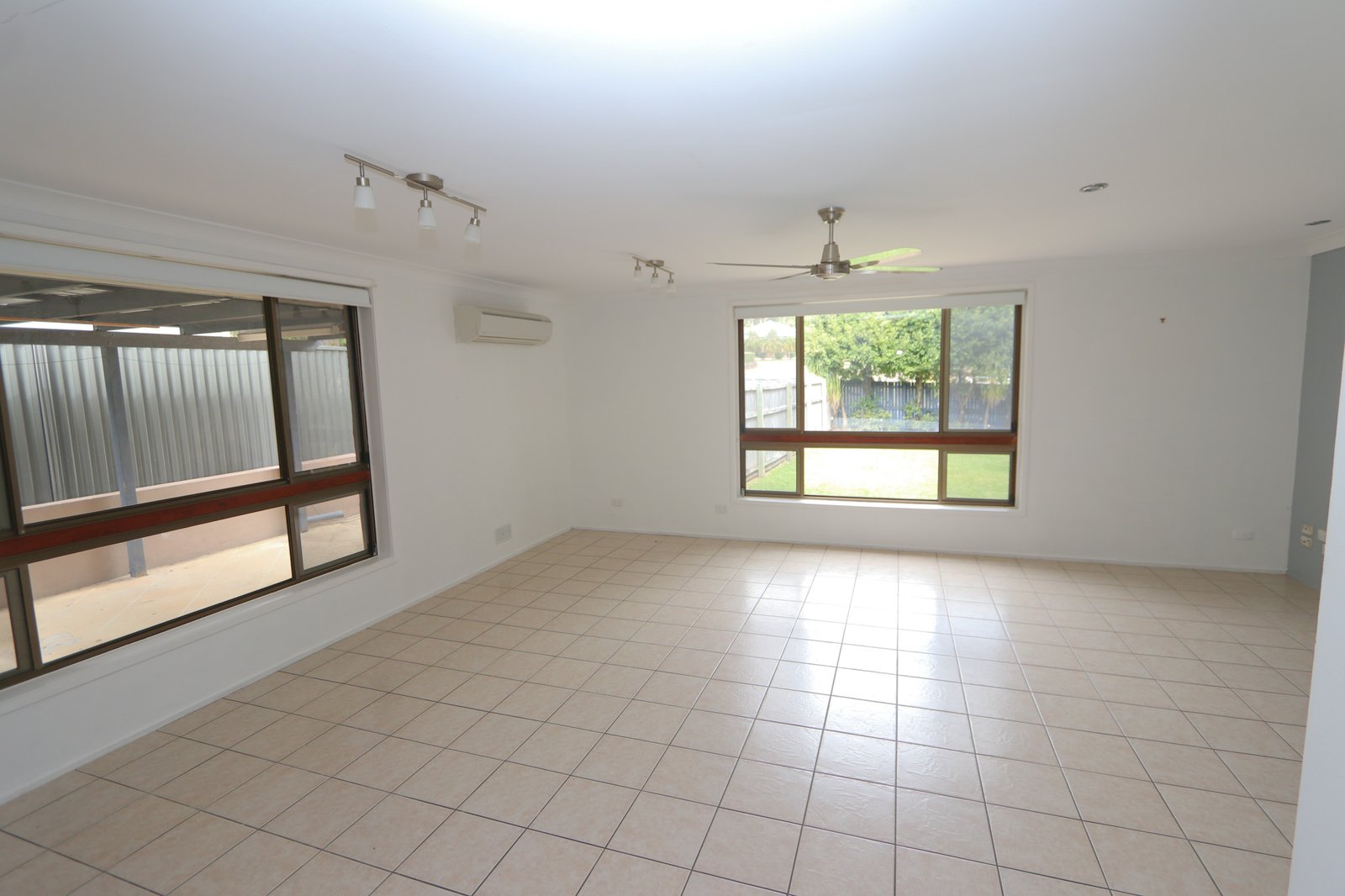 215 Cotlew Street ASHMORE 2
