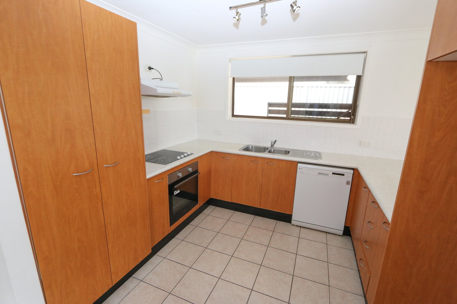 215 Cotlew Street ASHMORE 4