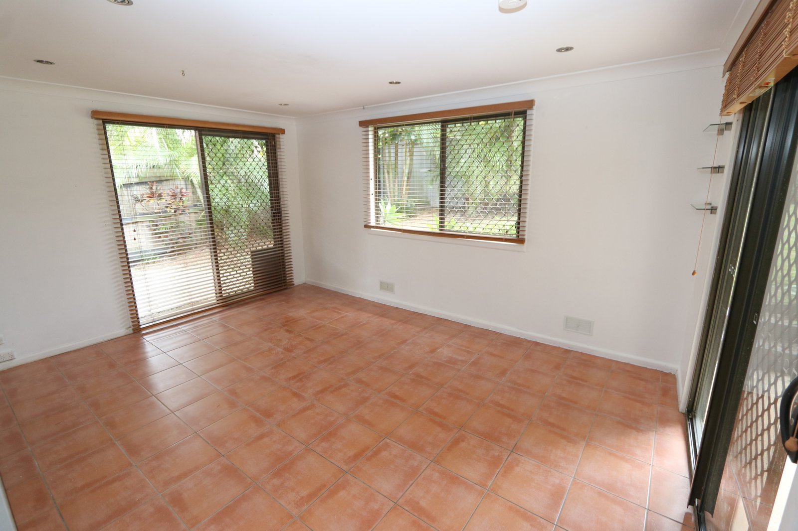 215 Cotlew Street ASHMORE 6